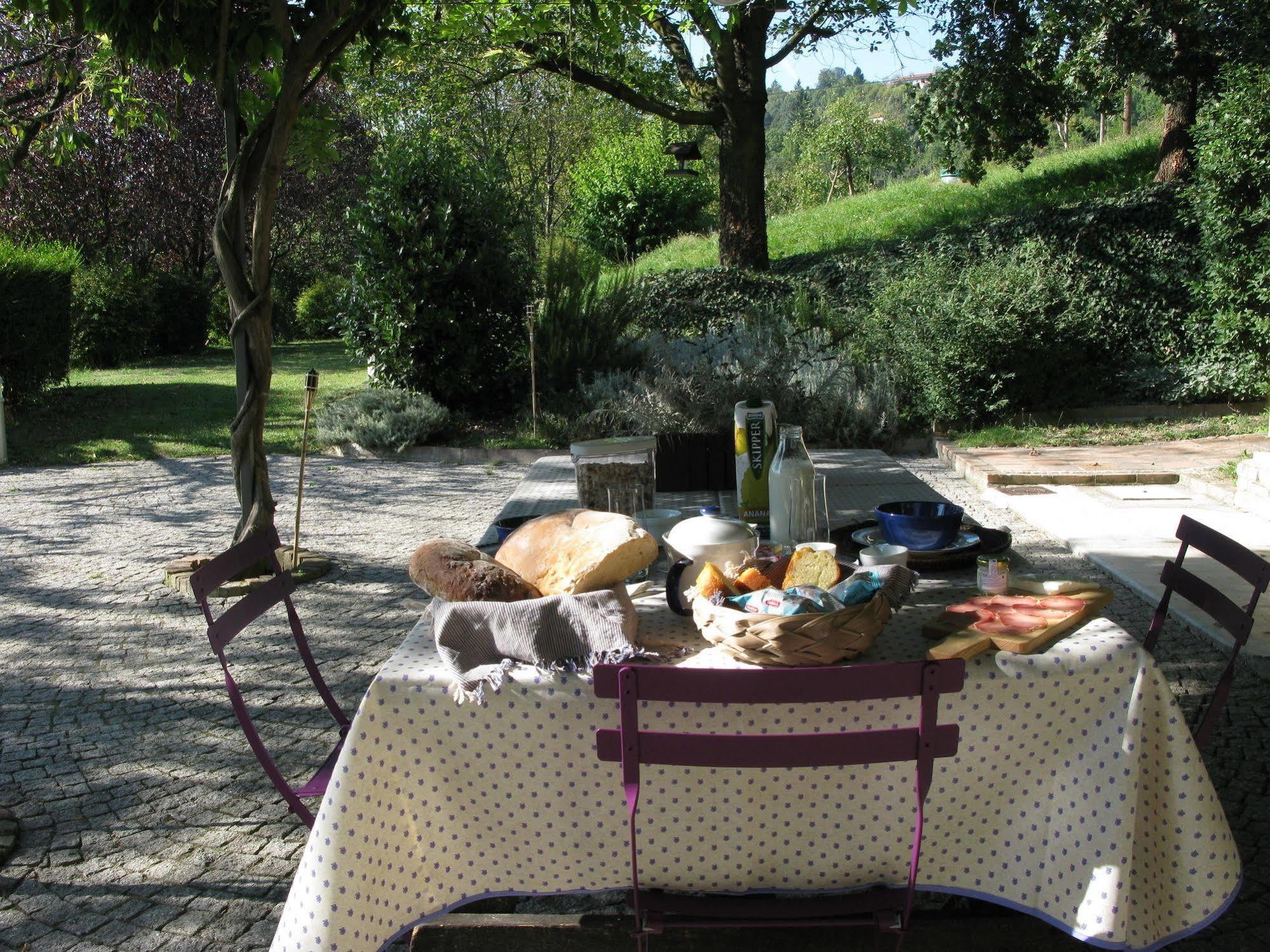 Sotto La Luna Bruna B&B Cocconato Luaran gambar