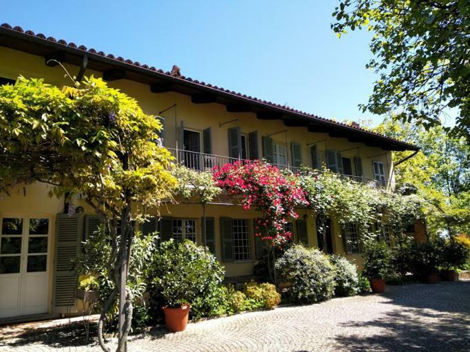 Sotto La Luna Bruna B&B Cocconato Luaran gambar